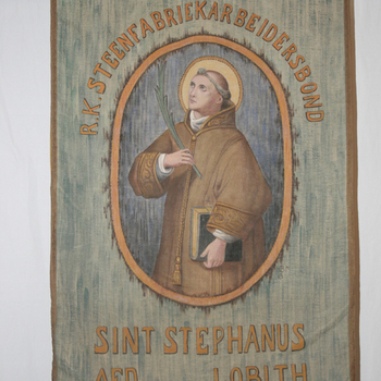 Vaandel van textiel van de Rooms Katholieke Steenfabriek Arbeiders Bond Sint Stephanus te Aerdt-Lobith circa 1920