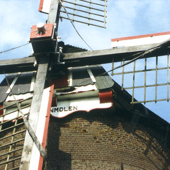 Kleurenfoto van de Buitenmolen aan de Molenstraat te Zevenaar door Ab Hendriks, september 2002, volgens CVZ vóór juni 2002