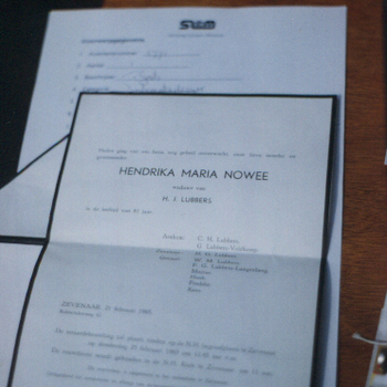 Overlijdensbericht van papier van Hendrika Maria Nowee 1961