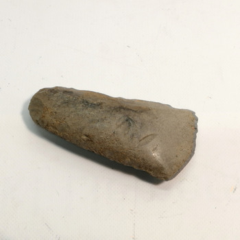 Vuistbijl van steen geslepen neolithisch