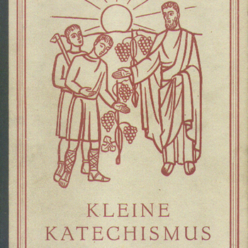Kleine Katechismus op papier kaft van linnen door zijne eminentie Johannes Kardinaal de Jong  Utrecht 1948