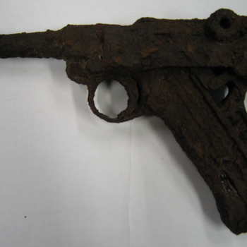 Pistool 'Duits pistool, Luger P08' metaal gebruikt 1940-1945