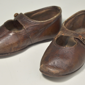 Kinderschoenen van leer bruin circa 1900