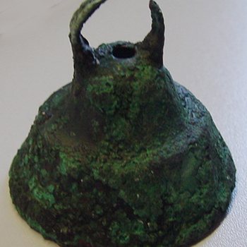 Bel van brons onderdeel van paardentuig ca. 250 na Chr. gevonden op de Kollenburg te Didam
