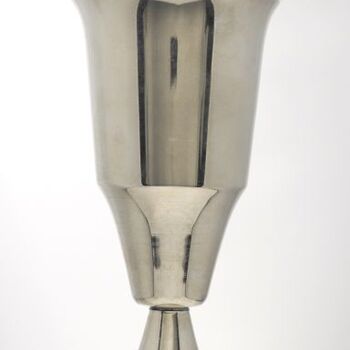 Prijzenbeker van metaal zilverkleurig behaald in 1987 door schutterij 'Onderling Genoegen' uit Duiven tijdens Federatief Koningsschieten St. Bavo Angeren