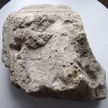 Fragment van zuilvoet, Romeins, opgebaggerd uit de Bijland ca. -70 - 450