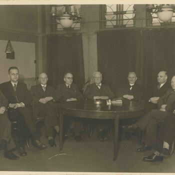 Foto, voorstellende bestuur vereniging tot weren schoolverzuim, Culemborg, circa 1930