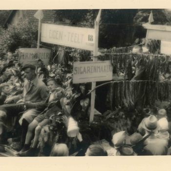 Foto, voorstellende een bevrijdingsfeest 5 mei, 1946