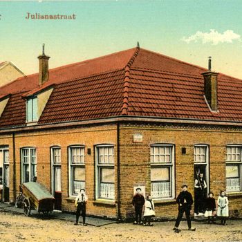 Ansichtkaart, voorstellende hoek Westersingel - Lekdijkstraat te Culemborg, circa 1920