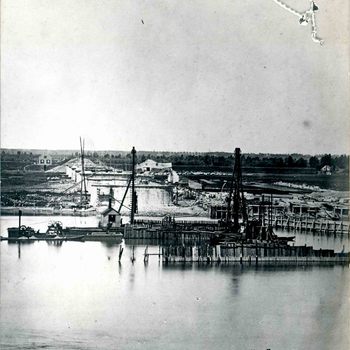 Ansichtkaart, voorstellende de bouw van spoorbrug te Culemborg, 1865