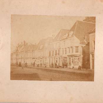 Foto, voorstellende oostzijde Markt te Culemborg, circa 1880