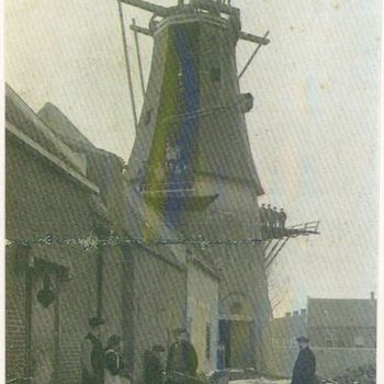 Foto, voorstellende de molen in opbouw aan de Kleine Buitenom te Culemborg, circa 1910