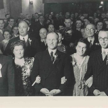 Foto, voorstellende jubileum van sigarenfabriek "Dejaco" te Culemborg, 1946