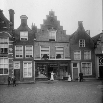 Foto, voorstellende westzijde Markt te Culemborg, circa 1910