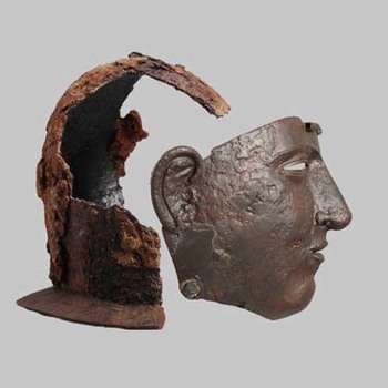 IJzeren gezichtshelm met helmkap van een ruiter uit de Romeinse tijd