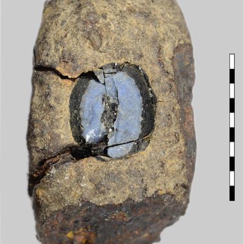 Ijzeren ring met gem van glas uit de Romeinse tijd