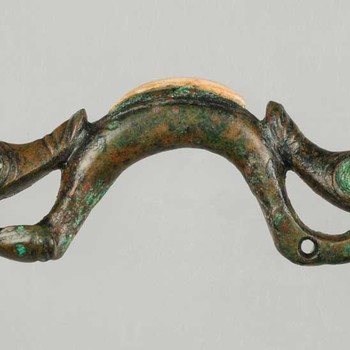 Fibula van brons uit de prehistorie