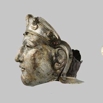 IJzeren gezichtshelm, bekleed met verzilverd brons, uit de Romeinse tijd