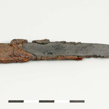 Mes van ijzer met resten van heft en schede uit de Romeinse tijd