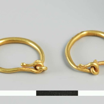 Gouden oorring uit de laat Romeinse tijd uit Nijmegen