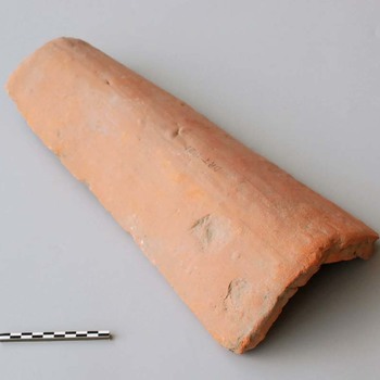 Imbrex van bouwkeramiek uit de Romeinse tijd