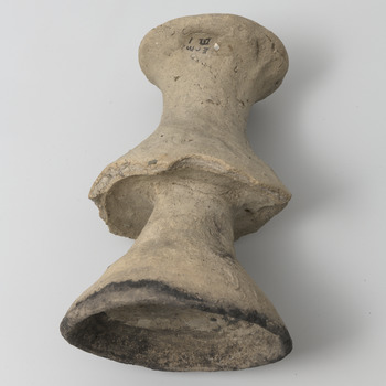 Olielamp van handgevormd aardewerk uit de 13e eeuw
