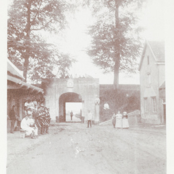 Exterieur bijgebouwen, foto, 1915