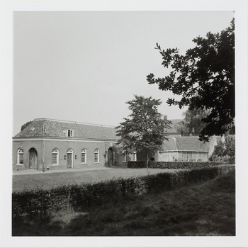 Exterieur bijgebouwen, foto, 1975