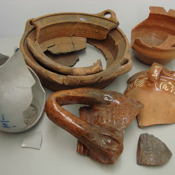 Fragmenten, aardewerk/steengoed/pijpaarde/glas/hout/lood/vuursteen,