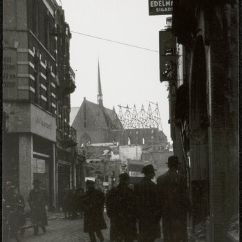 Bombardement Nijmegen 22 februari 1944; Amateurfoto - Straatgezicht