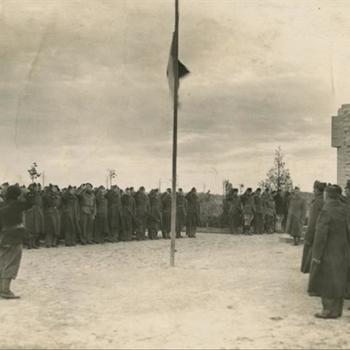 inhuldiging monument in Stalag IVB te Mühlberg aan de Elbe