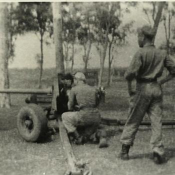 Indië na WO 2, Java; militair, oefening, anti-tank, vliegveld Tjililitan
