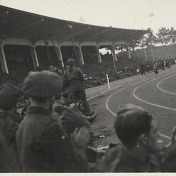 parade voor voetbalwedstrijd tussen Arsenal en the British Liberation Army team, 11 augustus 1945