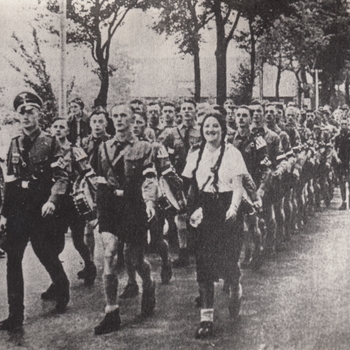 Foto van de groep van de Reichsjugend (is HJ) o.l.v. de heer Ewald Giebeler