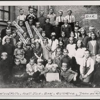 Schoolfoto uit 1928 te Dodewaard