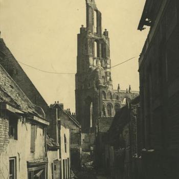kapotgeschoten toren van Eusebius kerk te Arnhem