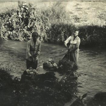 Ned. Indië, Tijgerbataljon: November 1947 - wasvrouwtjes, kali