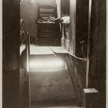 Bedstede boven de kelder in een huis te Laude, 1914
