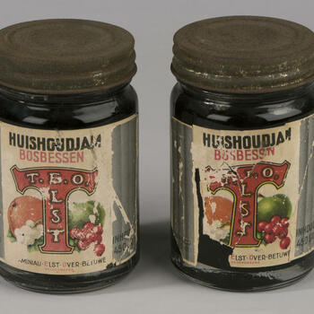 Twee potten met bosbessenjam, Elst, 1939–1940