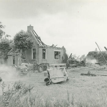 Verbrande boerderij, Oudehorne, 1965