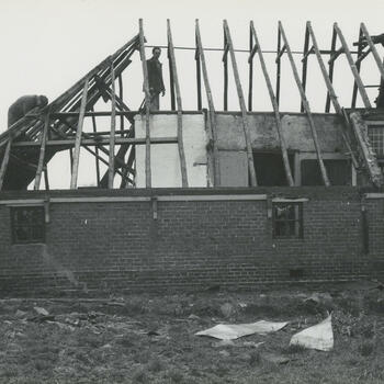 Afbraak van een tolhuis, Bedum, 1957