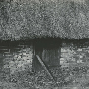 Deurtje in een daglonershuisje, Nunspeet, 1956