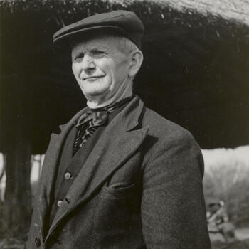 Man in streekdracht uit Hengelo, circa 1940