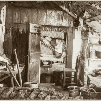 Opname van de bedstede in het huis van Derk Louis te Bellingwolde, 1915