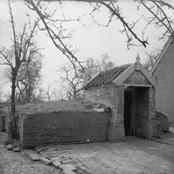 Bietenkelder bij boerderij De Steenheuvel, Groessen, 1943