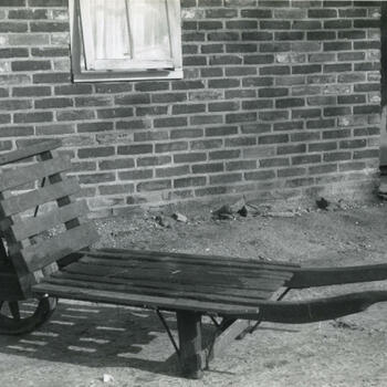 Kruiwagen voor turf, Nieuwlande, 1957