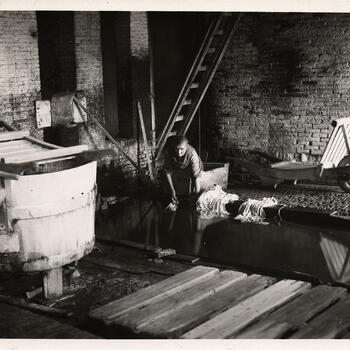Interieur wasserij/blekerij Gehrels in Overveen, voor 1936
