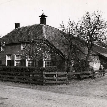 Boerderij annex bakkerij, Staphorst, 1944