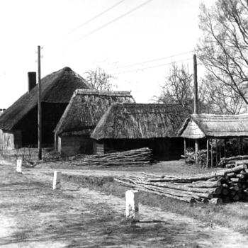 Boerderij met bijgebouwen, Hierden, 1942