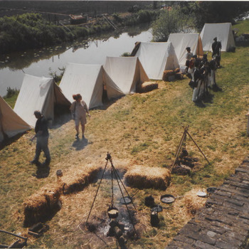 Tentenkamp langs de Korne.